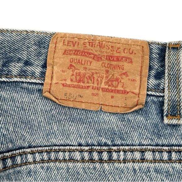 RARE VINTAGE LEVI’S 550s Light Wash Mid-High Waisted Tapered Jeans - Picture 6 of 6
